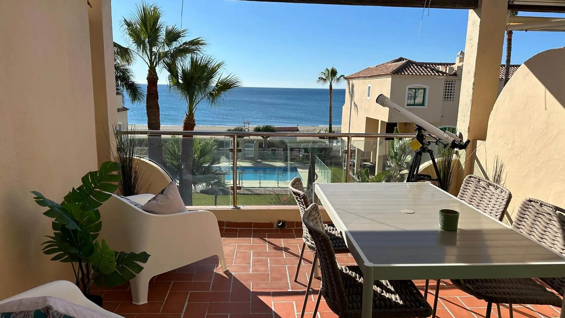 Beachfront & Sea View Holiday Apartment - Sea, Mountains And City Right In Front Of You Bahia de Casares Hiszpania
