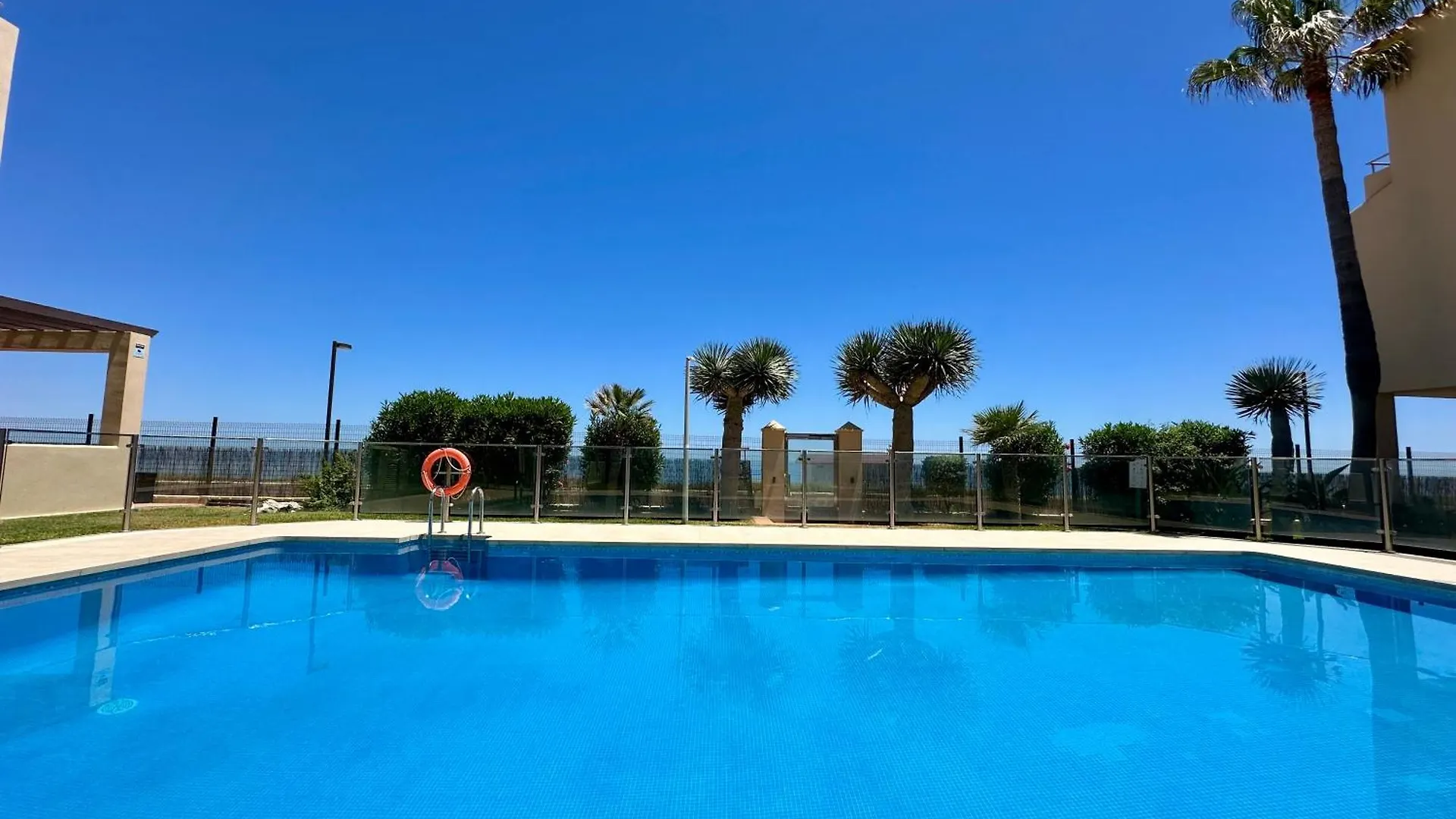 Beachfront & Sea View Holiday Apartment - Sea, Mountains And City Right In Front Of You Bahia de Casares 0*,