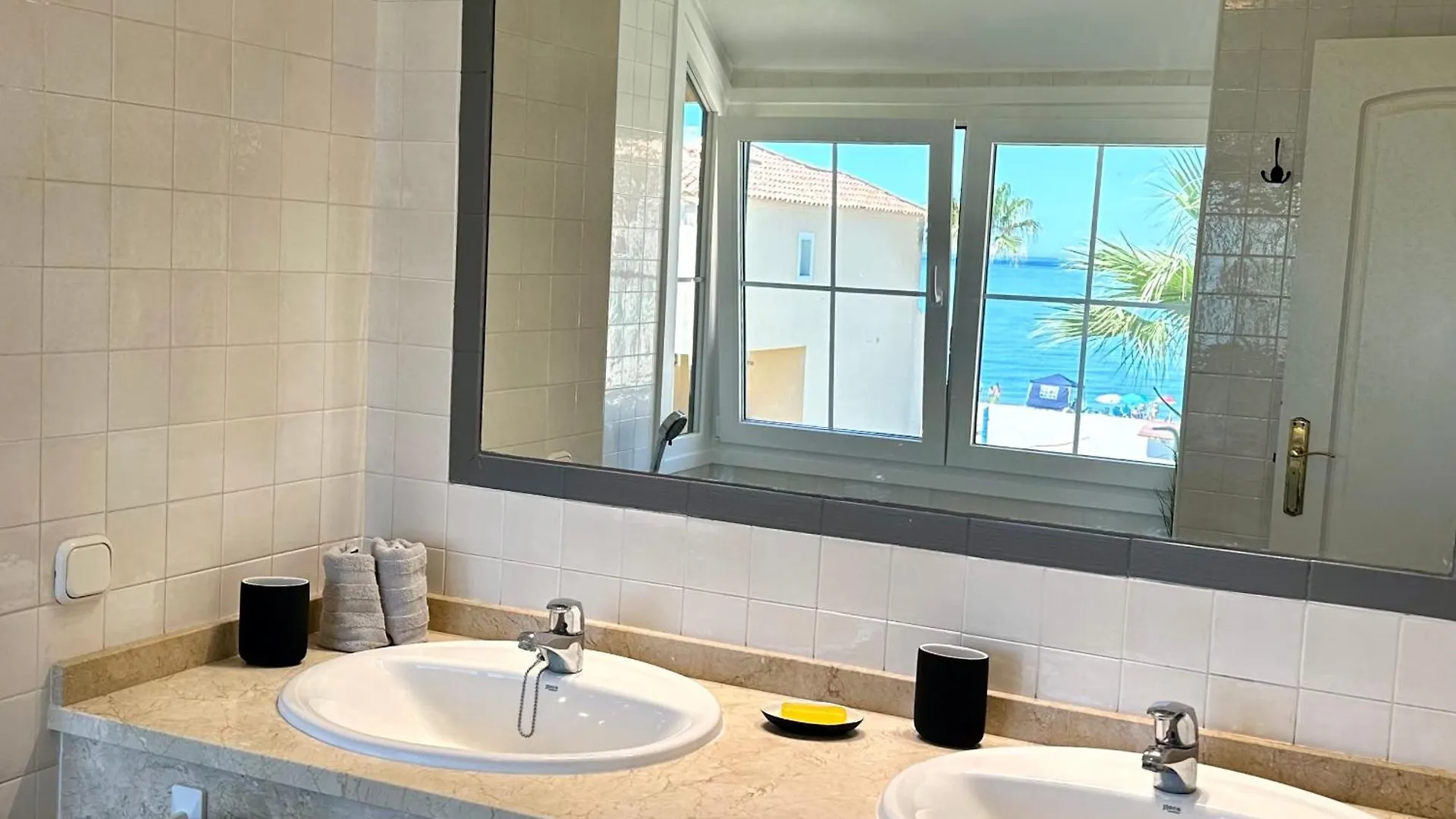 Beachfront & Sea View Holiday Apartment - Sea, Mountains And City Right In Front Of You Bahia de Casares