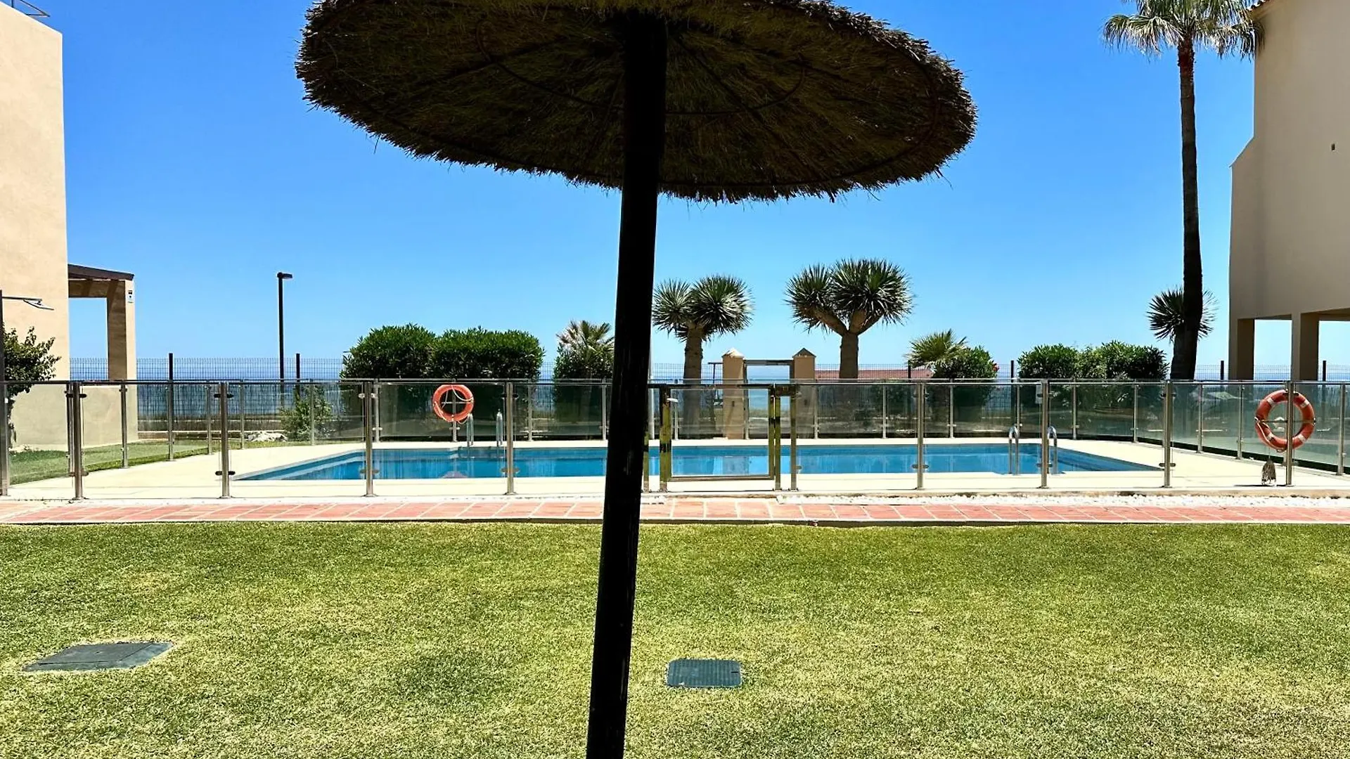 Beachfront & Sea View Holiday Apartment - Sea, Mountains And City Right In Front Of You Bahia de Casares