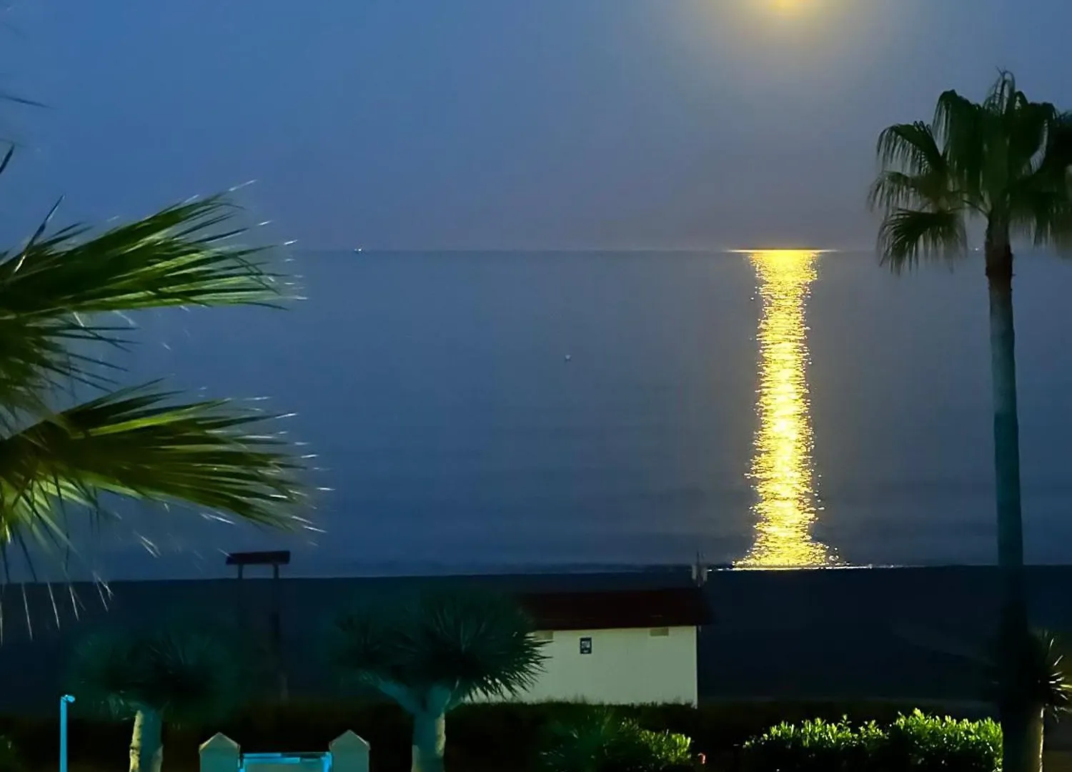 Beachfront & Sea View Holiday Apartment - Sea, Mountains And City Right In Front Of You Bahia de Casares 0*,  Hiszpania