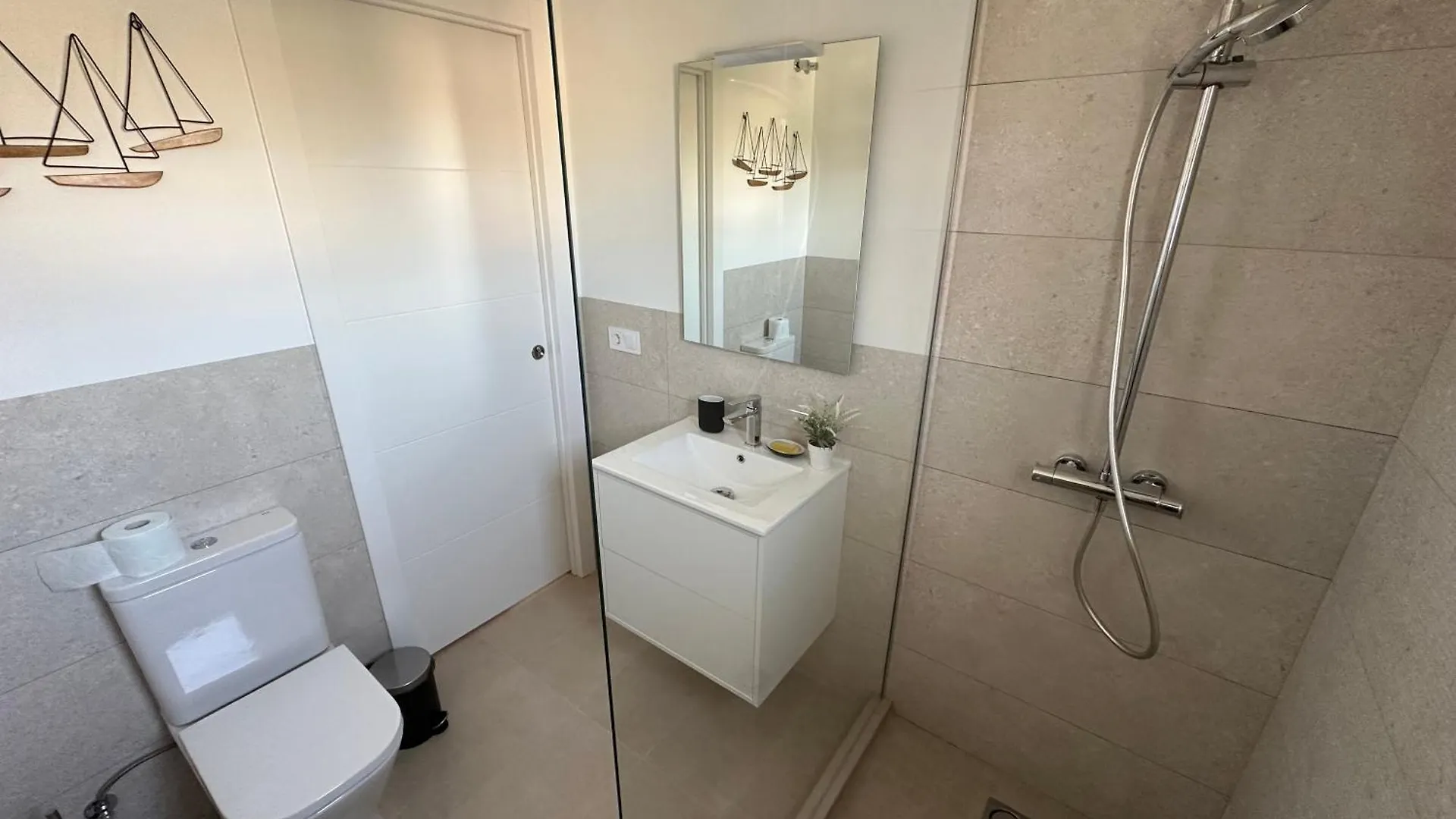 Beachfront & Sea View Holiday Apartment - Sea, Mountains And City Right In Front Of You Bahia de Casares